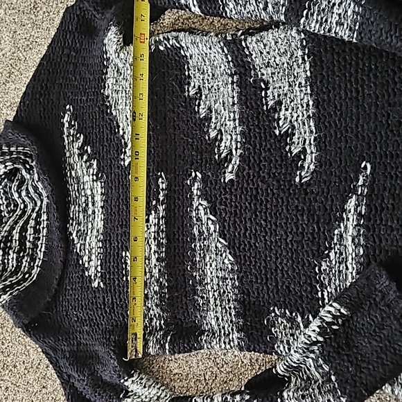 Venus Fringe Sweater - Picture 7 of 8